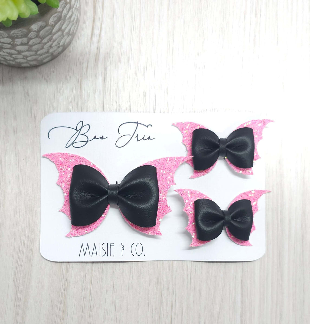 Free Display Card for Bat Pinch Bow Trio